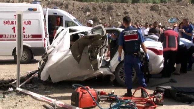 Mamak'ta Trafik Kazası, Otomobil Köprü Ayağına Çarptı: 4 Ölü