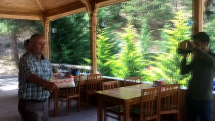 Doğum gününde Feride'ye tekerlekli sandalye sürprizi