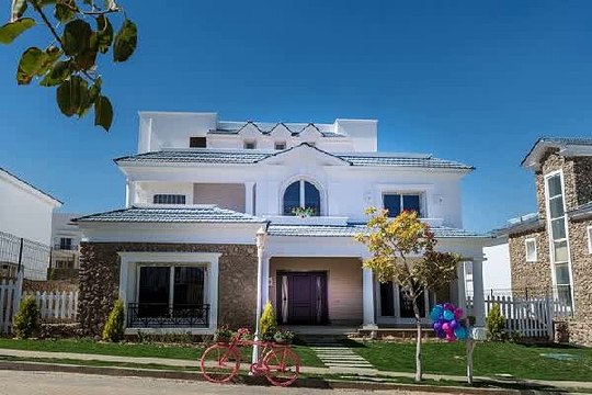 فيلا مستقلة جاهزة على الاستلام فى كمبوند ماونتن فيو هايد بارك للبيع