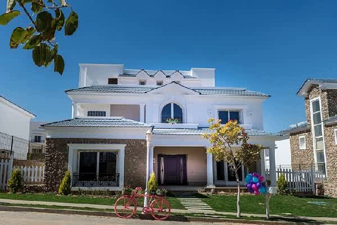 فيلا مستقلة جاهزة على الاستلام فى كمبوند ماونتن فيو هايد بارك للبيع