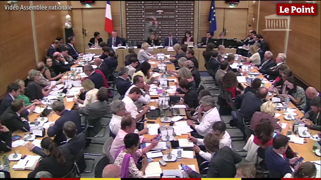 Patrick Strzoda hué par les députés