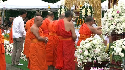 Limpeza espiritual dos garotos tailandeses