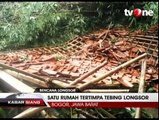 Sebuah Rumah Tertimpa Tebing Longsor, 4 Orang Dibawa ke RS