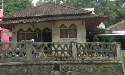 Gedung Sekolah MI dan MTs Al Hikmah Rawan Ambruk
