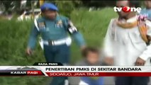 Petugas Razia Pengemis dan Pengamen di Bandara Juanda