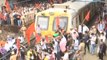 Mumbai Bandh: Maratha Kranti Morcha block train route at Thane railway station | Oneindia News