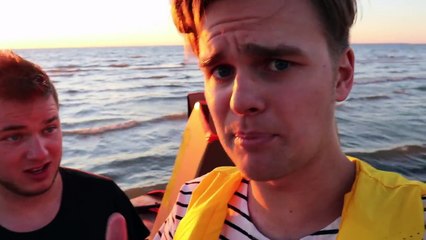 24 HOUR BOX FORT SHIPWRECK BEACH SURVIVAL!!  Primitive Technology, Fishing Challenge & More!