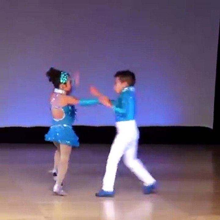 Awesome hot dance by child couple