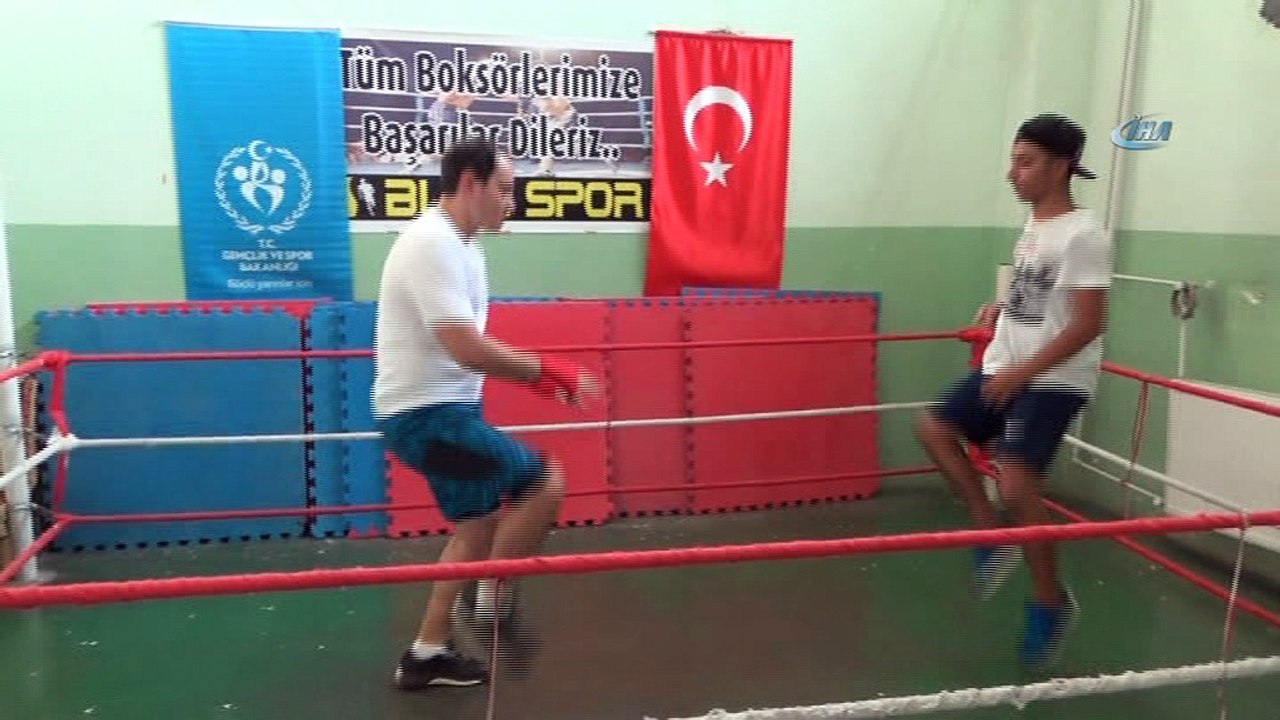 Sağlıkçılara yönelik şiddet, doktoru boksa yöneltti- Siirt’te bir doktor, sağlıkçılara yönelik şiddet olayları yüzünden boksa başladı