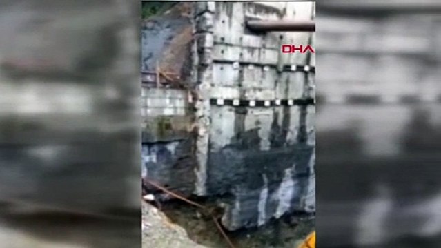 Beyoğlu'nda bina çökmeden önce yaşanan toprak kayması kamerada