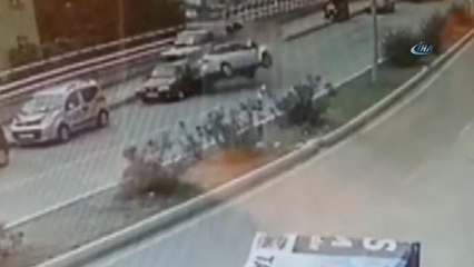 Korkunç Kazada Şoför Camdan Fırladı... O Anlar Kamerada