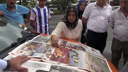 Takside unutulan altınları sahibine teslim etti - İSTANBUL