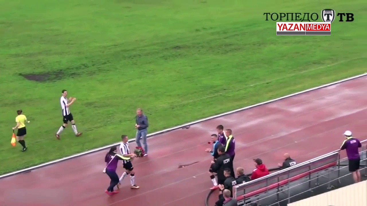 Önce gol attı ardından evlilik teklif etti