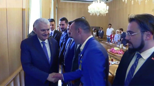 TBMM Başkanı AK Parti'nin İzmir milletvekilleri ile Gençlik Kolları heyetini kabul etti - TBMM