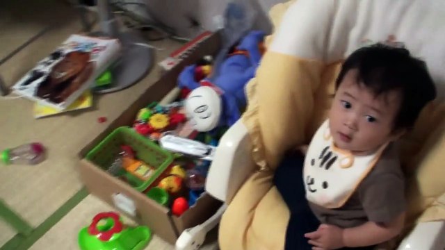 Ce que ce papa va découvrir dans la chambre de son bébé est terrifiant... Enorme araignée