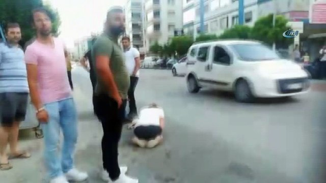 Kazada ölen köpeğini görünce sinir krizi geçirdi