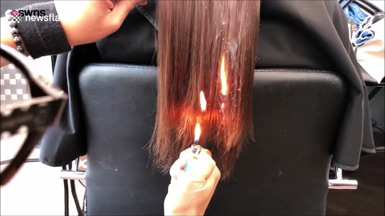 Ce coiffeur brûle les cheveux de ses clientes