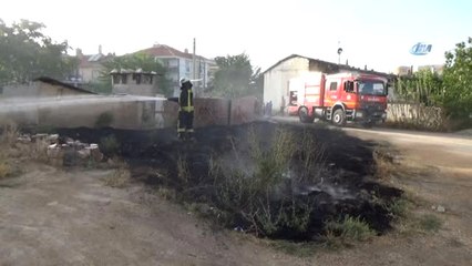 Karaman'da Tutuşan Otlar Eve Sıçramadan Söndürüldü
