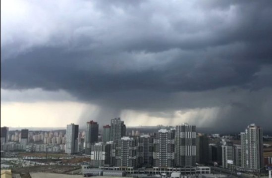 İstanbul'u Kara Bulutlar Sardı