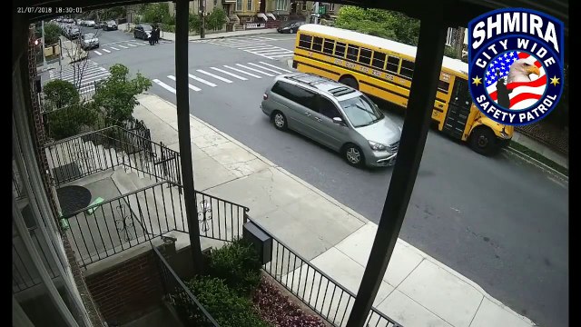 Un automobiliste a essayé d'écraser trois hommes juifs !