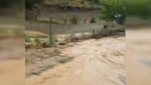 Sel Yüzünden Traktörler Bile Mahsur Kaldı