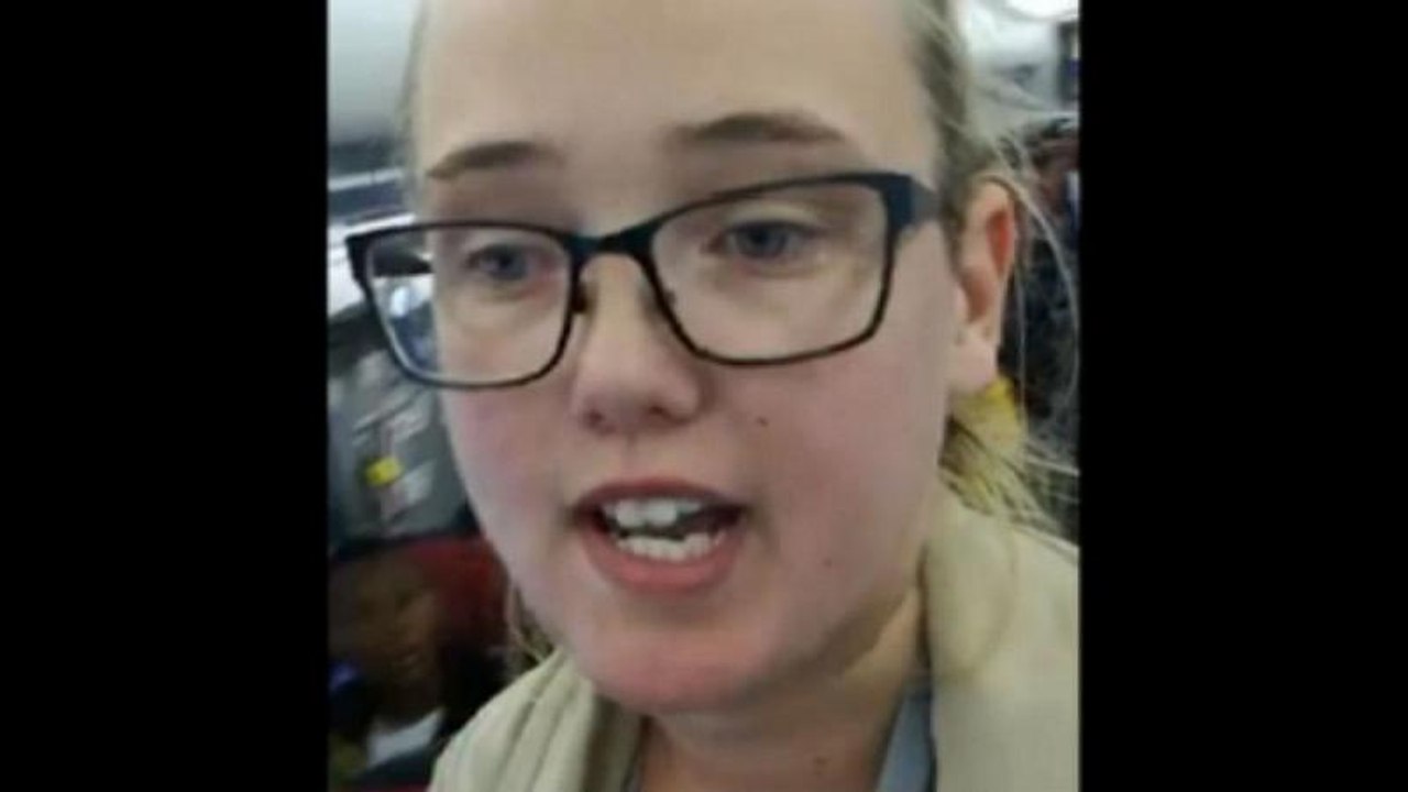 Virales Video vor Turkish-Airlines-Flug: Studentin verhindert Abschiebung eines Afghanen (52)