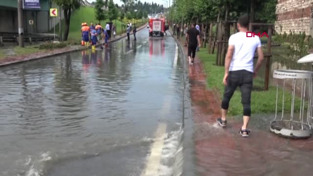 İstanbul- Vatan Caddesi'nde Su Baskını Araçlar Mahsur Kaldı