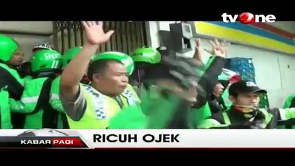 Puluhan Tukang Ojek Online Serbu Ojek Pangkalan di Cawang