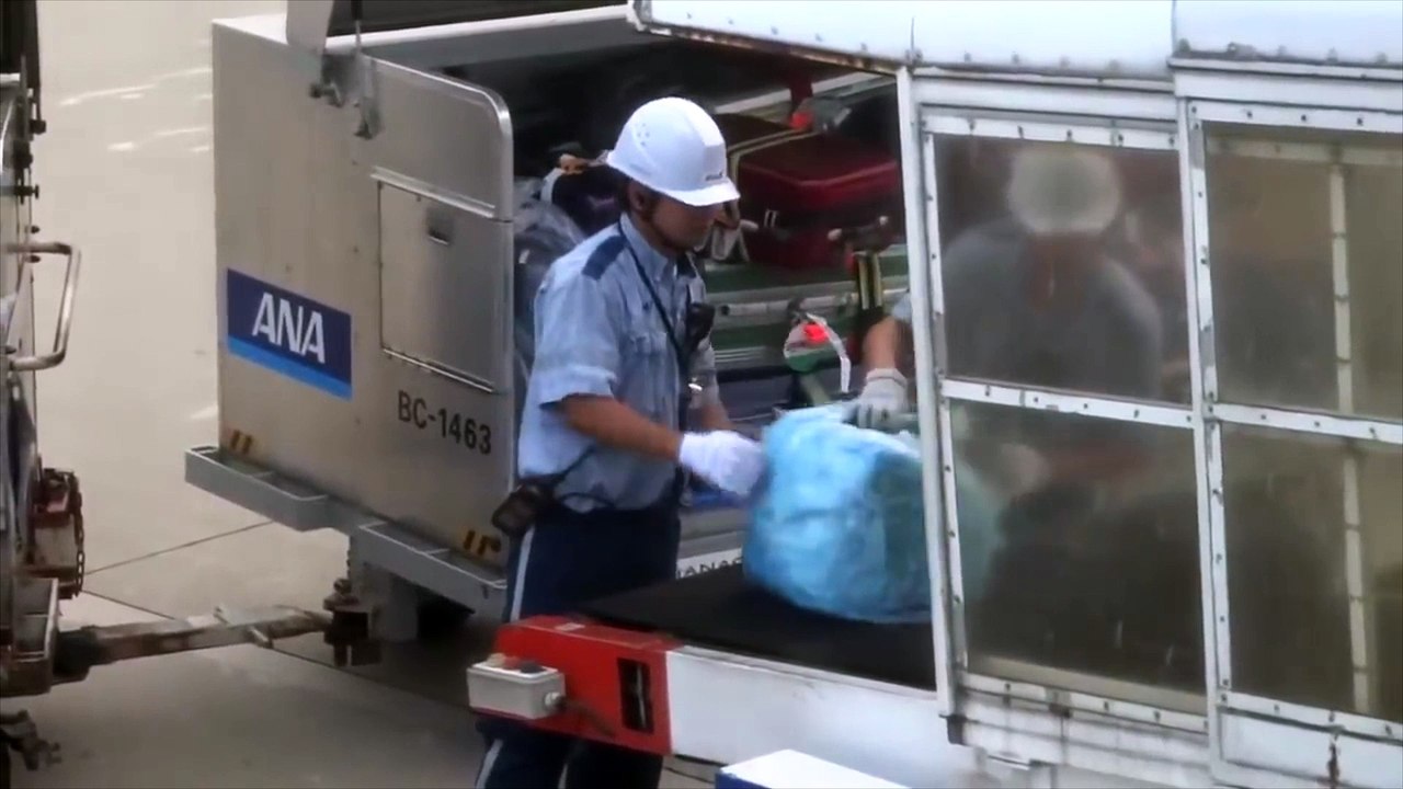 Vos bagages à l'aéroport de Paris vs au Japon