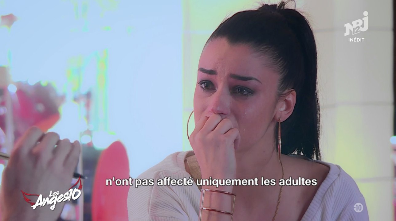 Sarah Van Elst en larmes (Les Anges 10) - ZAPPING TÉLÉRÉALITÉ BEST OF DU 06/08/2018