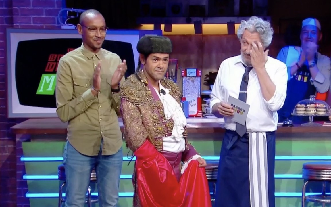 Jamel Debbouze débarque en torero (Burger Quiz) - ZAPPING PEOPLE BEST OF DU 07/08/2018