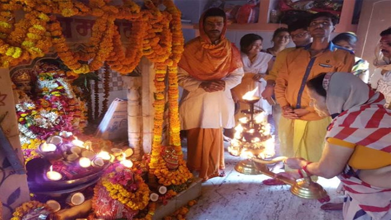 Guru Purnima: गुरु पूर्णिमा के साथ चंद्र ग्रहण, ऐसे संयोग पर जानें कब तक कर सकते हैं पूजा | Boldsky