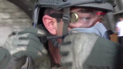 Özel Kuvvetler'den Nefes Kesen Paraşüt Eğitimi