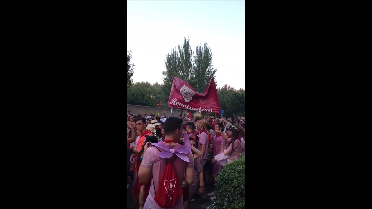Salida de las Peñas durante las fiestas de Santa Ana, en Tudela