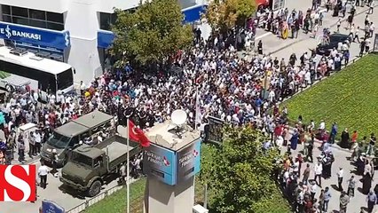 Şehit törenindeki Türk bayrağı görüntüsü sosyal medyada ilgi odağı oldu