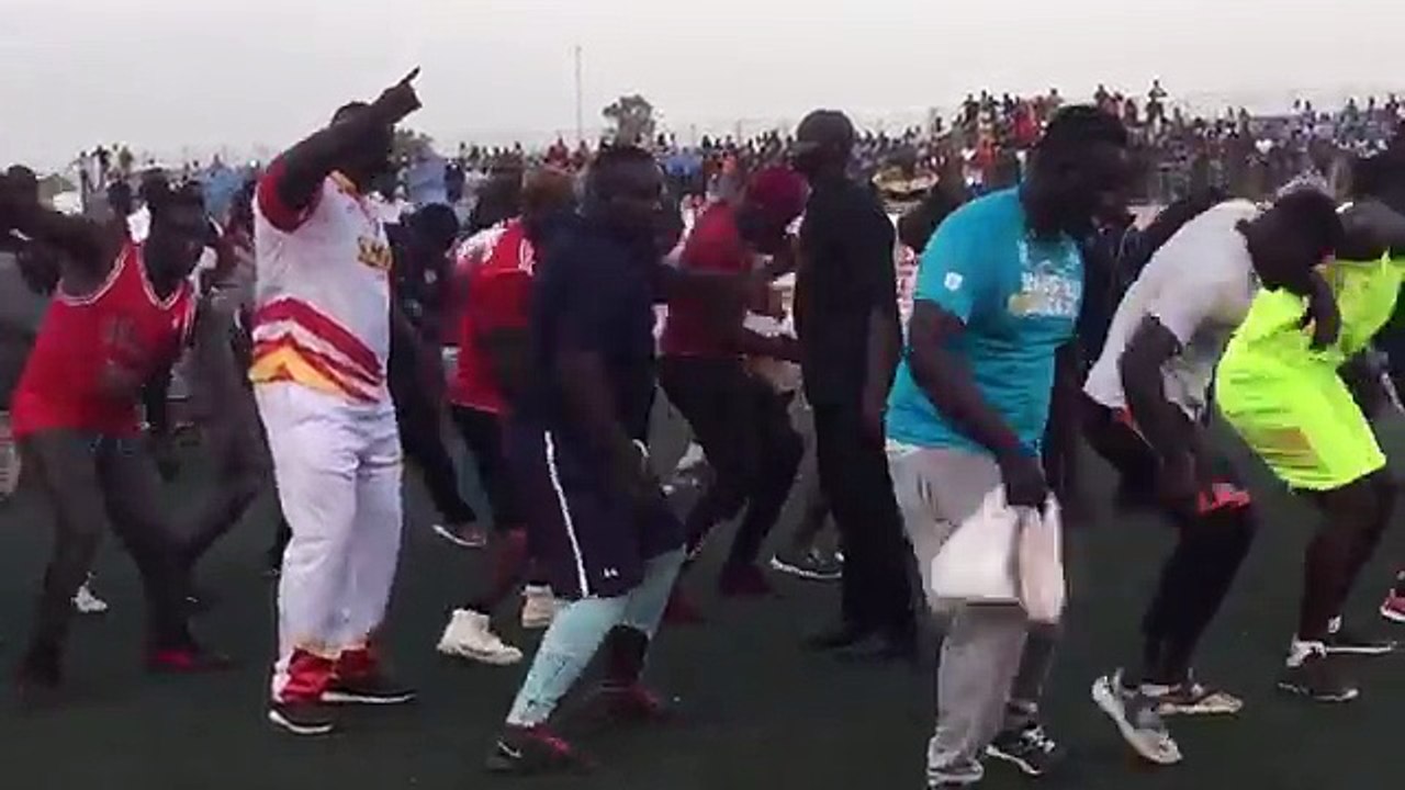 Open press Bombardier met le feu au stade Caroline Faye de Mbour avec son nouveau Bakou