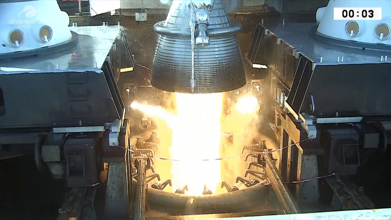 Foguete Ariane 5 decola com quatro satélites