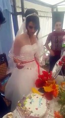 شاهد ردة فعل الزوج مع زوجته في يوم زفافهما