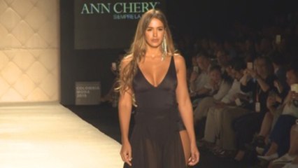 Supermodelo venezolana Shannon de Lima desfila "ropa de control" colombiana