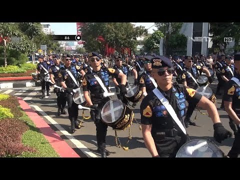 Kirab Taruna Akademi Kepolisian Jadi Tontonan Menarik Warga Semarang