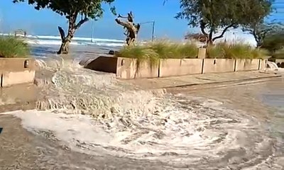 Gelombang Tinggi Hantam Perairan Indonesia