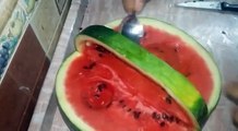 اسهل وأجمل طريقة لتقطيع البطيخ في الصيف بسهولة بدون أي جهد