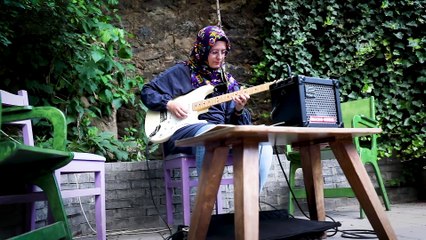 'Elektro gitar benim için farklı bir ifade aracının yolu oldu' (2) - İSTANBUL