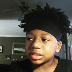 Ένας μικρός αξιολάτρευτος ράπερ χτίζει την καριέρα του (vid)