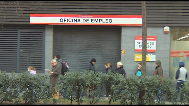 El paro baja un 8% y se crean 469.900 empleos