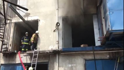 Bayrampaşa'da Çay Kazanı Üretim Atölyesinde Yangın