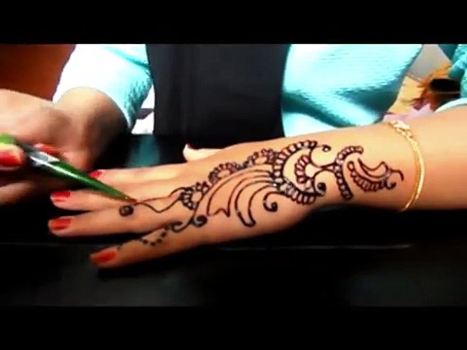 SIMPLE HENNA GLITTER DESIGN #1