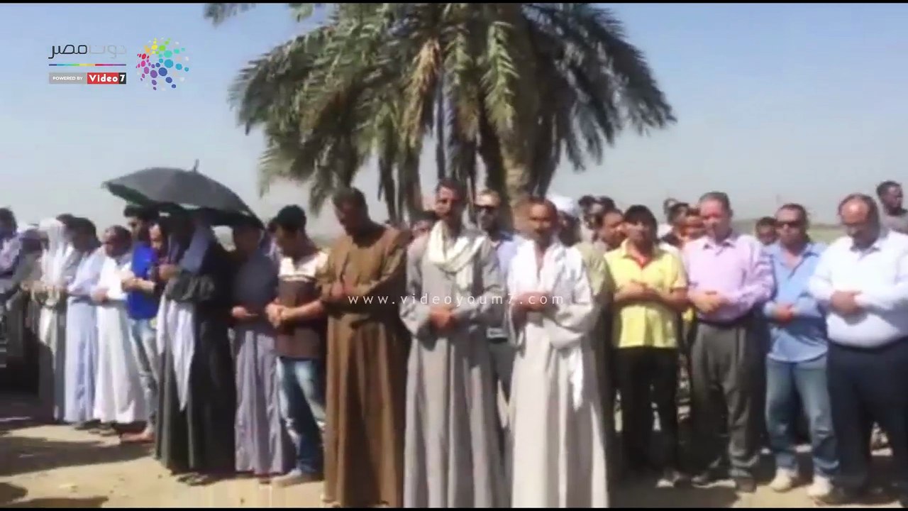 شيع الآلاف من  أهالي قرية  شكشوك بمركز ابشواى بالفيوم صباح اليوم الخميس جثامين 4 من أبنائها لقوا مصرعهم  في تصادم ميكروباص مع أتوبيس بأسوان  في الساعات الأولى من صباح اليوم الأربعاء