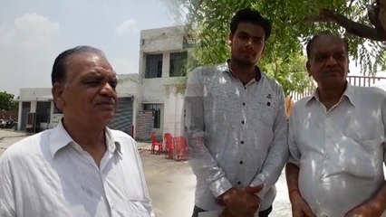 जमीन हड़पने के लिए जिंदा आदमी को बना दिया मुर्दा, जिंदा होने का देना पड़ा रहा है सबूत