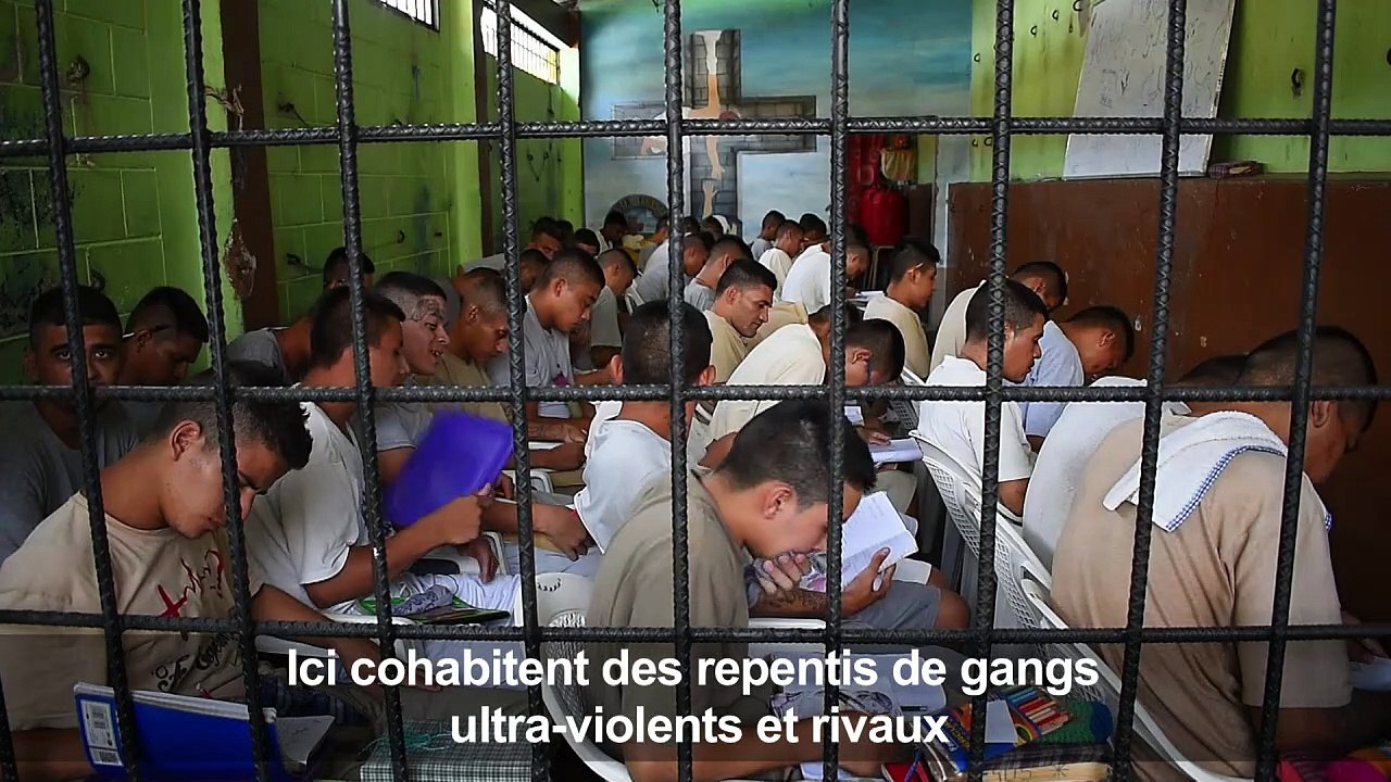 Tricot et peinture en prison pour membres de gangs repentis